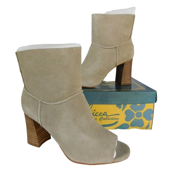 Sbicca Women's Rozene Peep Toe Ankle Inside Zip Bootie  sz 7  Beige Suede - Picture 1 of 9